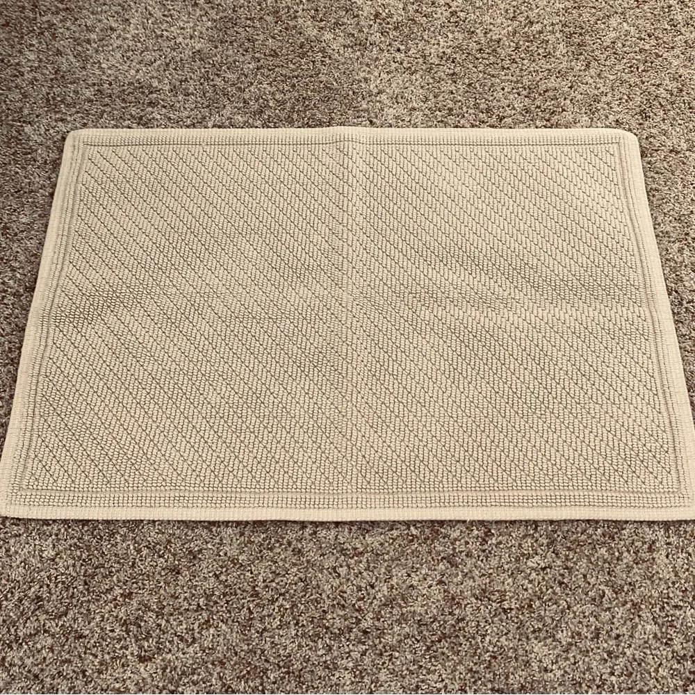 Threshold Bath Mat 30” x 21”